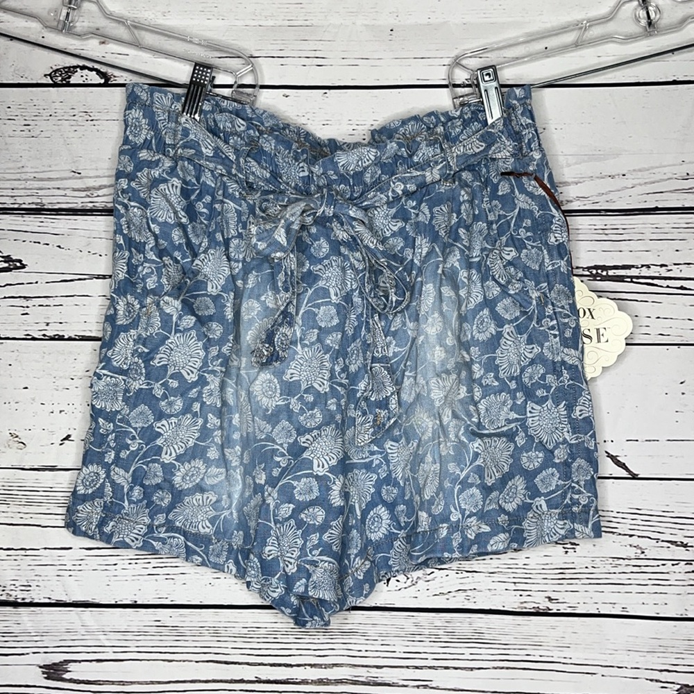 Knox Rose NWT Sz M Blue & White Floral Print Pull-On Chambray Shorts w/ Tie Belt